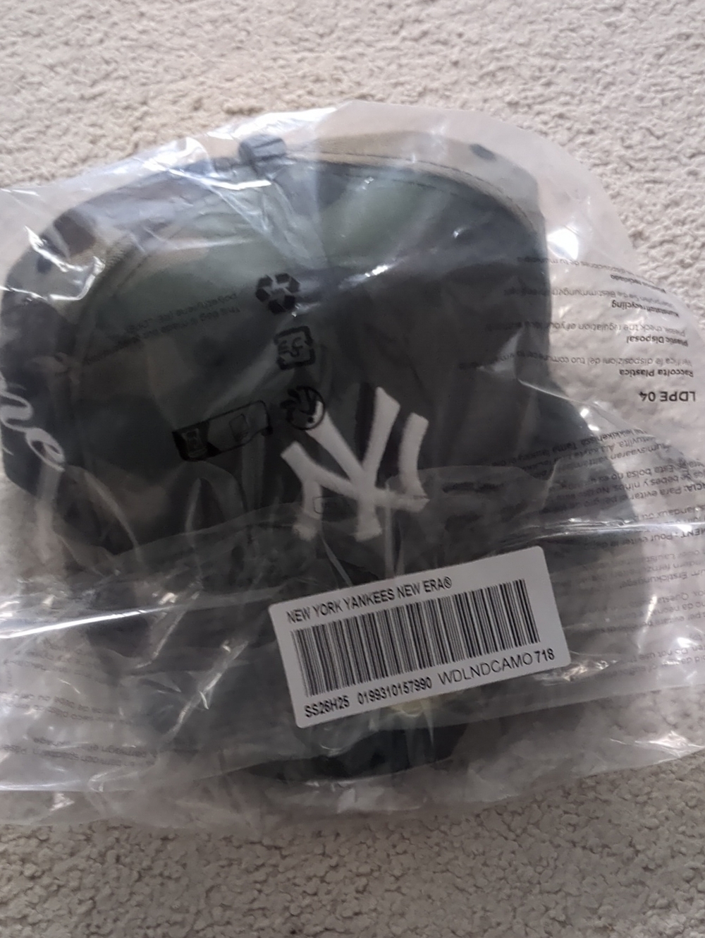 Supreme x Yankees New Era 59 Fifty Woodland Camo Fitted Cap 7 1/8